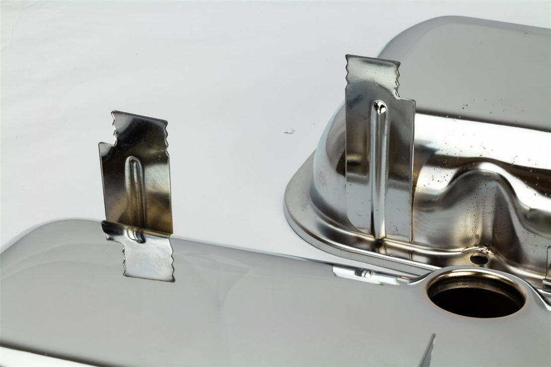 1966 - 1972 Chevy Big Block Engine Chrome Valve Covers with Oil Drippers, Stock Height, Angle 7